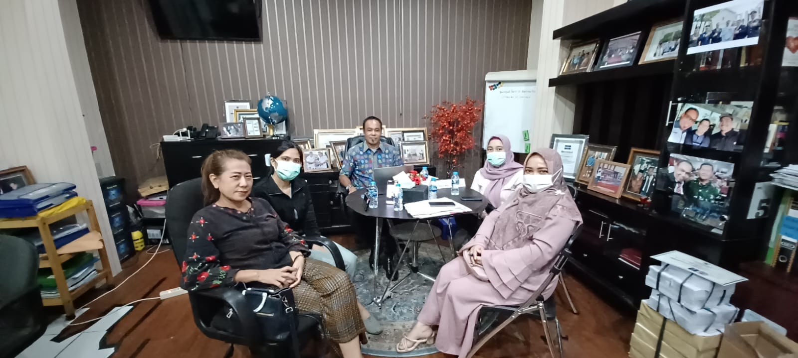 Menerima Perwakilan Para Dokter dan Memberikan Nasihat Hu...