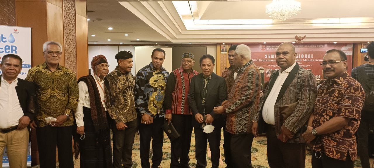 Bersama Prof DR Adrianus Mooh PHD (Gubernur BI 88-93