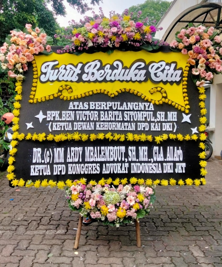 Kembang duka cita pak Ben