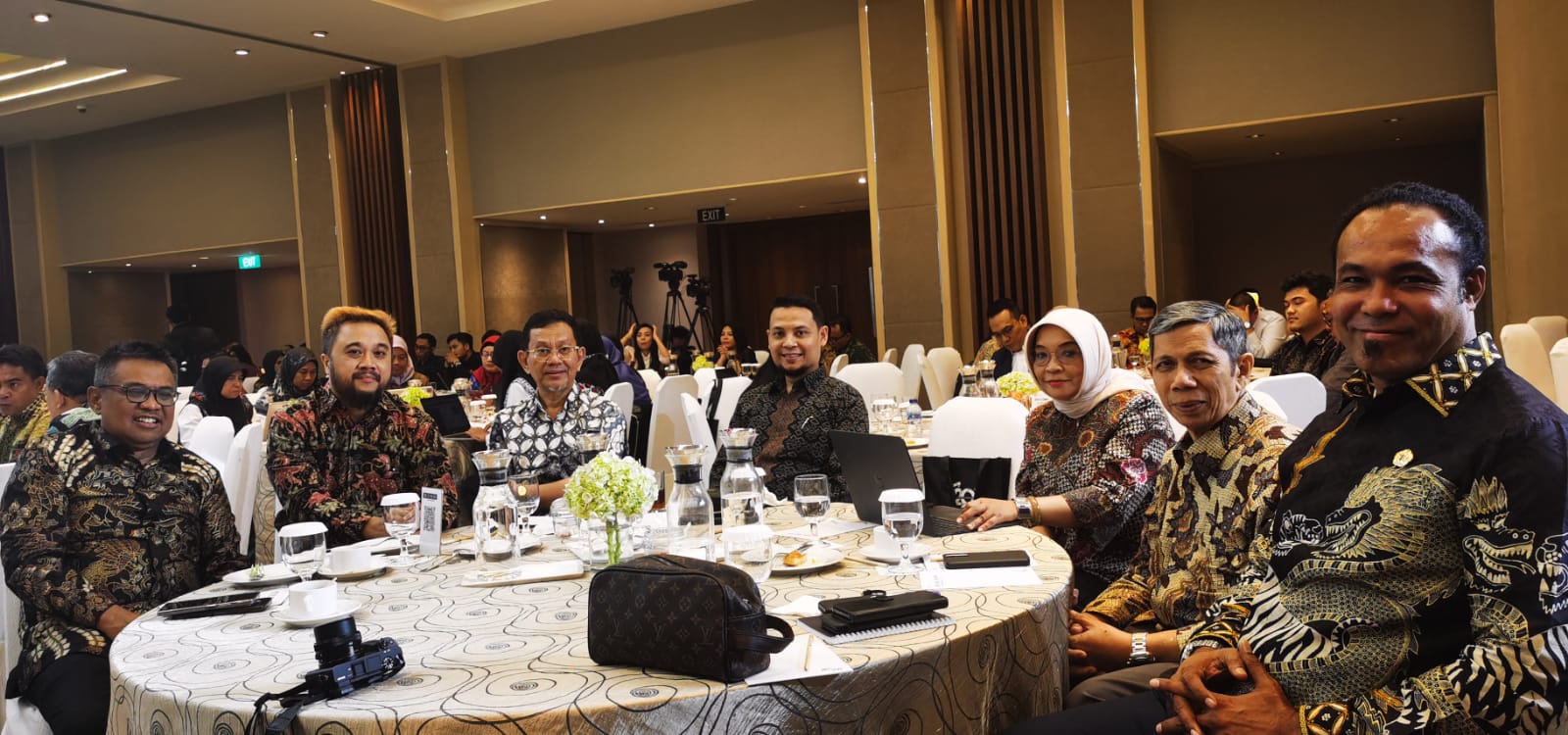 Seminar Nasional Peningkatan Kepatuhan Hukum@Pulman Hotel...