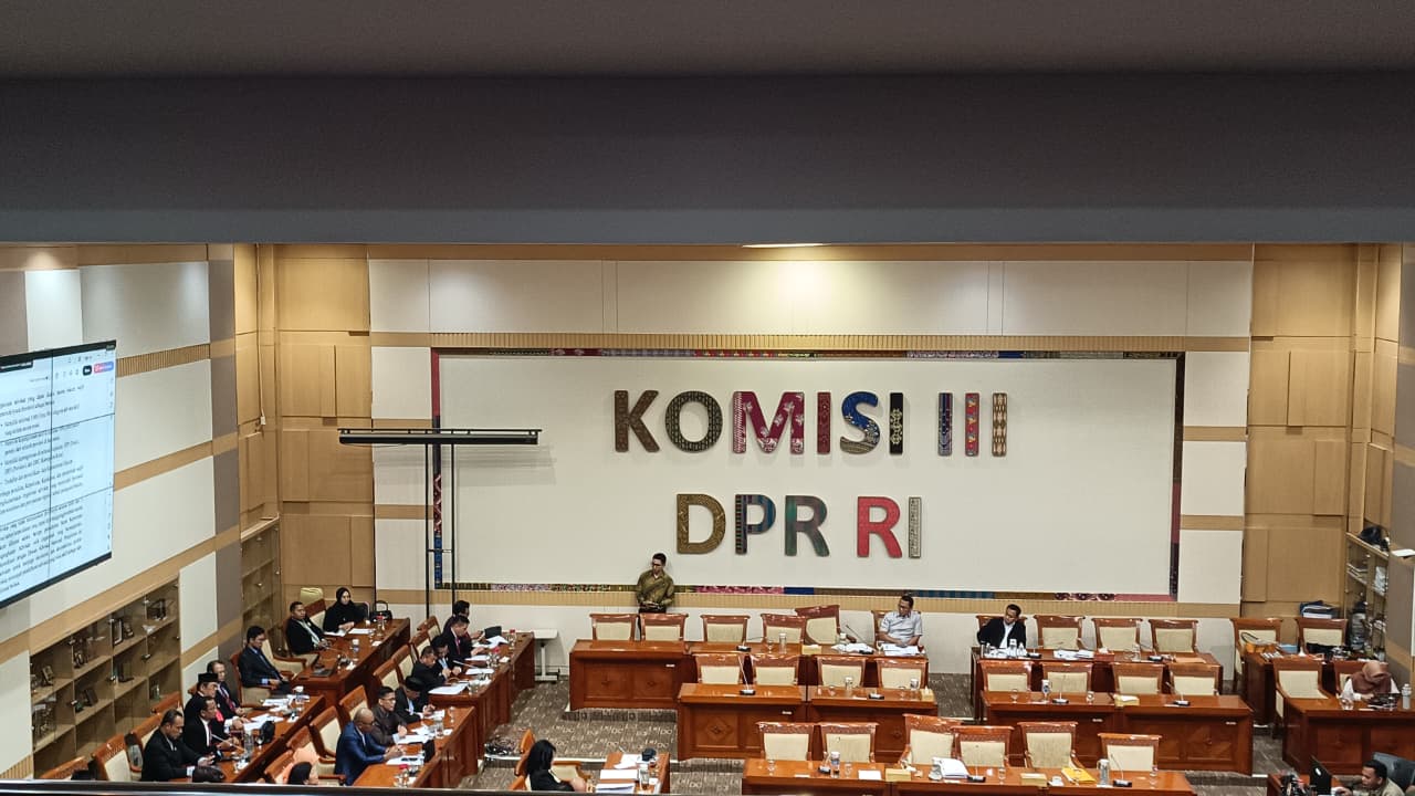 RDPU Undang-Undang Advokat bersama Ketua Komisi 3 DPR RI,...